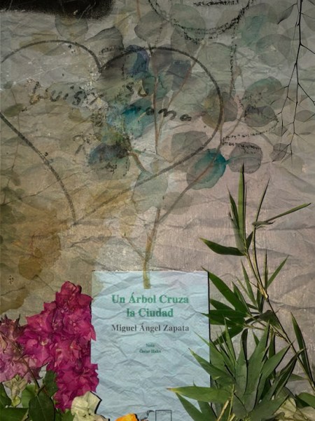 Un árbol cruza la ciudad&nbsp;(Poemas)